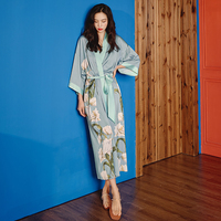 Meilleures ventes personnalisées 2022, pyjamas à motifs floraux, robes longues à col en V, robes en satin de luxe, kimono pour femmes, robe d'été, automne, printemps