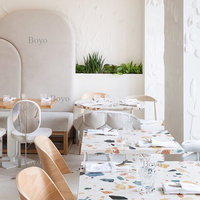 Exklusive Restaurant-Bartheke aus Luxusstein mit Dicker Kante, Maßgefertigte Rosa Terrazzo-Barplatte