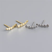 Mini boucles d'oreilles exquises en argent sterling 925 plaqué or 18 carats, 4 petites perles rondes, boucles d'oreilles fines pour femmes