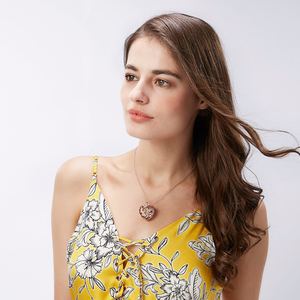 De plata de encanto de moda colgante corazón hueco medallón brillan en la oscuridad de la noche Collar para las mujeres - Product Image 5