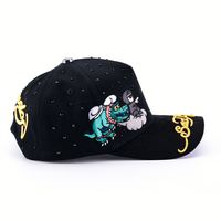 Gorras al por mayor: Gorra trucker de 5 piezas con visera curva, bordado 3D, pedrería, chip integrado, material sintético, ajustable