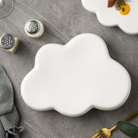Assiette en céramique écologique faite à la main en forme de nuage créatif, vaisselle moderne irrégulière, plat de service mignon pour aliments