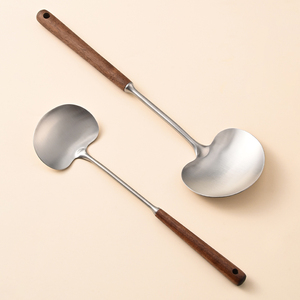 Espátula para Wok de Acero Inoxidable 316L, Resistente al Calor y Anti-Quemaduras, con Mango de Madera, Utensilio de Cocina para Uso Doméstico - Product Image 6