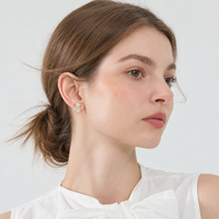 KAVNAR Boucles d'Oreilles Clous Croix avec Zircon Baguette, Laiton Plaqué Or 14K avec Tige Argent 925 Bijoux Mode Femme