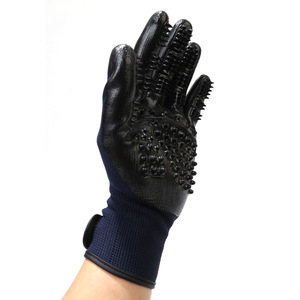 Gant de toilettage pour animaux Aaasypet en caoutchouc 16x26 noir pour chien, chat, cheval, élimination des poils, massage, bain - Product Image 5