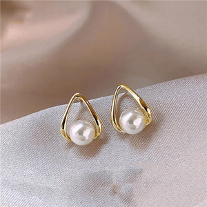 Orecchini a triangolo per donna, accessori per l'orecchio semplici e alla moda da indossare tutti i giorni - Product Image 2