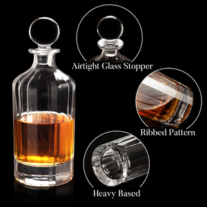 Carafe à whisky <span class=keywords><strong>de</strong></span> luxe en gros, motif côtelé, avec bouchon hermétique en verre, base lourde, décanteur en cristal sans plomb, usage domestique, 850 ml - Product Image 1