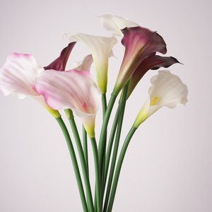 Flores artificiales Calla Lily Real Touch Calla Lily Branch Flores de Borgoña para la decoración del hogar Arreglo floral Decoración interior - Product Image 3