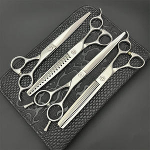 กรรไกรตัดแต่งขนสัตว์เลี้ยง Y7 ขนาด 7 นิ้ว ด้ามจับตรงทำจากสแตนเลส สำหรับตัดแต่งขนสุนัข กรรไกรซอยขน ดีไซน์ลายก้างปลา - Product Image 1