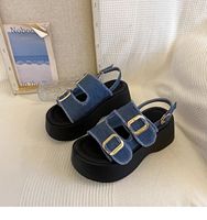 Nouvelles sandales d'été romaines en jean pour femmes, légères, respirantes, à semelle épaisse, avec boucle de ceinture et semelle souple, boucle métallique, confortables