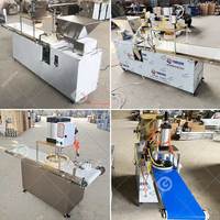 Machine automatique à pizza de différentes formes pour la préparation de la croûte, de la base au fromage, des garnitures et de la saupoudrage de fromage