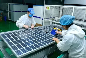 Module photovoltaïque Aiko 435-450W N-Type solaire bifacial à double vitrage, efficacité 22,5 %, résistance aux hautes températures, vente en gros d'usine - Product Image 4