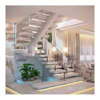 Escalier intérieur moderne personnalisé, durable et écologique, avec marches en bois à poutre monobloc et balustrades en verre pour villa, appartement, hall
