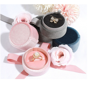 Boîte à bijoux en velours rose avec ruban, emballage pour bague et collier de Noël ou de mariage, boîte ronde en tissu pour pendentif - Product Image 2