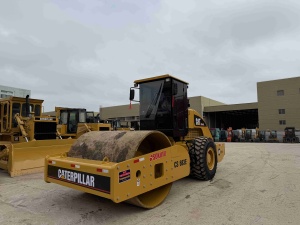 Rodillo Vibratorio de un Solo Tambor Caterpillar CS 683E Usado, Compactador Amarillo - Product Image 5