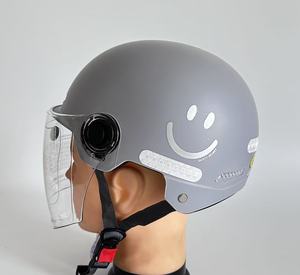 Nouveau <span class=keywords><strong>casque</strong></span> rabattable en ABS avec motif visage souriant, visière transparente, <span class=keywords><strong>bande</strong></span> réfléchissante, doublure en pur coton pour les cyclistes de vélos électriques/cyclomoteurs - Product Image 3