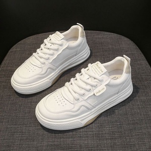 Chaussures de sport blanches respirantes pour femmes, avec différents styles, semelles épaisses à la mode coréenne, légères et confortables pour le printemps/l'automne - Product Image 5