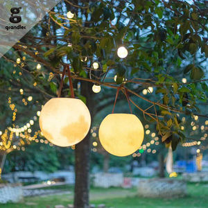 Lampe solaire suspendue en forme de lune en fibre de verre LED, IP65, lustre, décoration extérieure pour la maison, le bureau, l'hôtel, la villa - Product Image 4