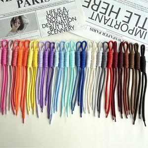Porte-clés en macramé tressé en nylon fait main pour femmes - Breloques de sac en corde style bohème, plusieurs couleurs pour décorations de sacs à main - Product Image 1