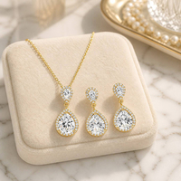 Ensemble de bijoux fantaisie pour femmes en gros : Collier et boucles d'oreilles pendantes en cuivre plaqué or, cadeau idéal