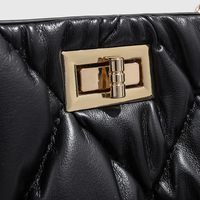 Sacs à bandoulière en cuir PU souple élégants pour femmes de marque personnalisée OEM Fermeture à bouton Forme d'oreiller pour la vie quotidienne Utilisation en extérieur