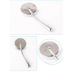 بيع بالجملة جودة الغذاء الصف سبائك الزنك عدم الانزلاق سكين الخبز القطاعة السلس عجلة دوارة - Product Image 3