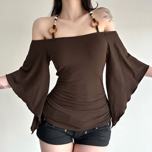 Haut élégant sans col à épaules dénudées et dos nu, manches chauve-souris - T-shirt tricoté pour femme avec détail de nœud en perles de bois, coupe décontractée - Product Image 4