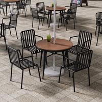 Ensemble table et chaises de jardin en acier inoxydable avec parasol coloré pour les cafés, salons de thé, boutiques de desserts et espaces de loisirs en cour