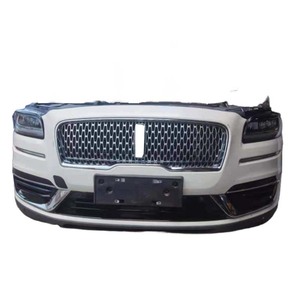Accesorios de Alta Calidad para Lincoln Corsair: Rejilla Delantera Negra y Blanca Usada para Radiador y Parachoques - Product Image 6