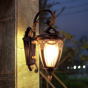 Lampe murale extérieure traditionnelle LED en alliage d'aluminium, étanche, 3500K blanc chaud, angle de faisceau de 20 degrés, utilisation en jardin, garantie 10 ans - Product Image 2