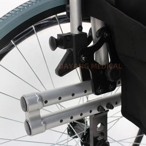 Popular estándar plegable Hospital Manual aleación de aluminio <span class=keywords><strong>transporte</strong></span> silla de ruedas portátil compacto ajustable 100kg capacidad 17kg - Product Image 6
