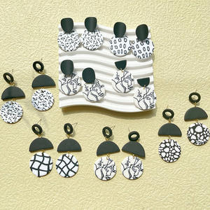 Carte personalizzate dell'orecchino che imballano gli <span class=keywords><strong>orecchini</strong></span> circolari geometrici dell'<span class=keywords><strong>argilla</strong></span> del polimero di dichiarazione dell'argento sterlina dell'annata 925 di contrasto di colore - Product Image 1