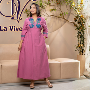 Vestido Maxi de Lujo con Bordado en V de Alta Gama, Color Rosa, Casual para Mujer - Product Image 4