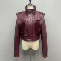 Blouson bomber court en cuir bordeaux pour femme, col montant, épaulettes, boutons-pression, style décontracté