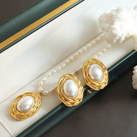 Parure de bijoux tendance en acier inoxydable et or 18 carats avec collier texturé géométrique et boucles d'oreilles en perles ovales pour femme – Idéal pour offrir