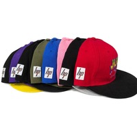 Casquette Snapback 6 Panneaux Unisexe Multicolore Non Structurée en Acrylique avec Étiquette Tissée Perforée et Logo Brodé Personnalisé Style Hip Hop