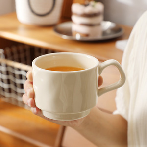 แก้วเซรามิกสีครีมขาวแบบซ้อนได้ ขายดี สำหรับกาแฟสไตล์มินิมอล เหมาะสำหรับร้านกาแฟ - Product Image 1