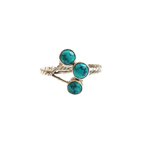 Anillo de Boda Minimalista Hecho a Mano para Mujer, con Turquesa Azul Natural en Bisel de Plata de Ley 925, 6x8mm - Product Image 1