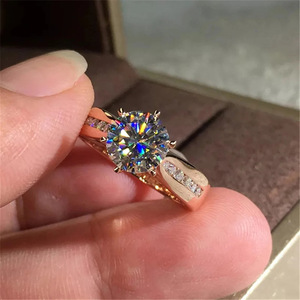 Anello dal Design Classico ed Elegante, Stile Matrimoniale, Anello da Dito per Donne - Product Image 1
