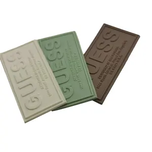 Yüksek dereceli beyaz yeşil gri renk geri dönüşümlü 3D Logo kauçuk silikon özel giyim etiketleri etiketleri