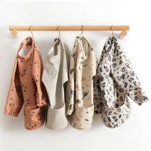 Ivy83217A bavoirs pour bébé imperméables pour enfants danois tablier <span class=keywords><strong>à</strong></span> manches longues en PU doux pour bébé avec bavoirs de poche pour tout-petits évitant la saleté - Product Image 1