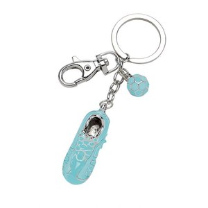 Porte-clés Chaussure de Football Bleu Clair avec Breloque Ballon de Football - Product Image 1