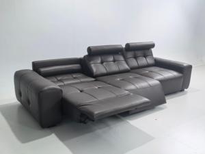 Sofá Moderno de Tres Plazas en Cuero Sintético Negro con Brazos Acolchados y Diseño Acolchado para Sala de Estar - Product Image 6