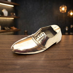 Cenicero Decorativo Clásico Ecológico de Latón en Forma de Zapato para Restaurantes, Hoteles y Cafeterías - Product Image 2