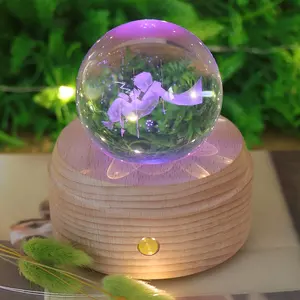 Noel hediyesi lamba prens kristal gece lambası müzik kutusu cam küre masa lambası ahşap Led 3D masa ışığı KC pil ile