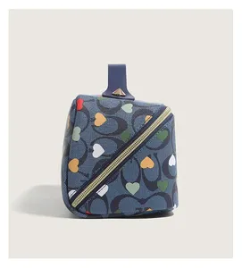 Bolsa de Cosméticos Multifuncional con Estampado de Corazón - Organizador de Maquillaje de Viaje Impermeable de Gran Capacidad con Asa - Product Image 2