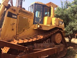 Bulldozer sur chenilles d'occasion en bon état (modèles D6, D6H, D6G, D6R) avec une puissance de fouloir élevée de 23 000 kg à vendre - Product Image 2