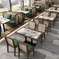Ensemble multifonctionnel commercial pour restaurant à thème style Asie du Sud-Est, avec banquette en rotin et salle à manger style salon de thé de Hong Kong