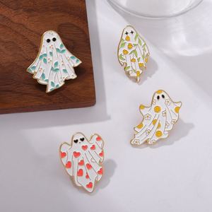 Épingles en émail dur en métal sur le thème de l'horreur d'Halloween, motif feuille d'érable, fabrication sur mesure, épingles de revers personnalisées, épingles en émail personnalisées - Product Image 6