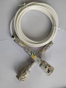 Patrones personalizados Cuerdas <span class=keywords><strong>de</strong></span> saltar <span class=keywords><strong>de</strong></span> plástico duradero Cuerdas <span class=keywords><strong>de</strong></span> PVC <span class=keywords><strong>de</strong></span> 5mm sin dobleces para hombres Mujeres Niños Principiantes - Product Image 5